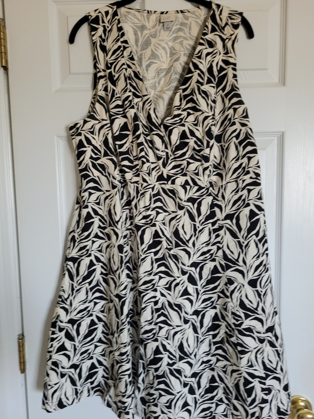 a new day Black and White Leaf-Print Sleeveless V-Neck Dress